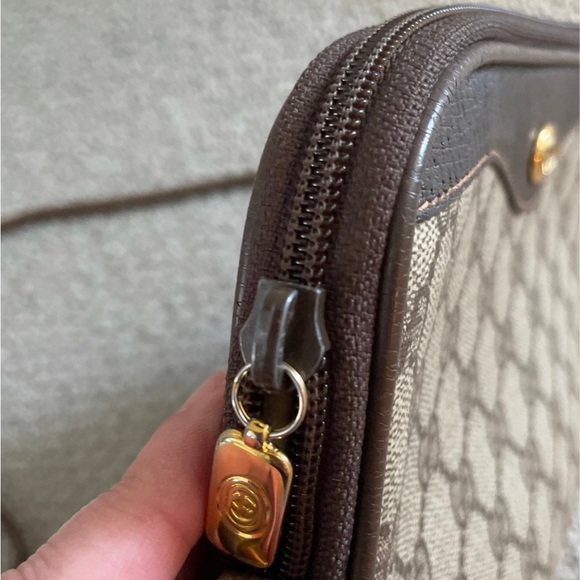 SOLD 100 % authentic Vintage Gucci coated canvas crossbody - Picture 8 of 12